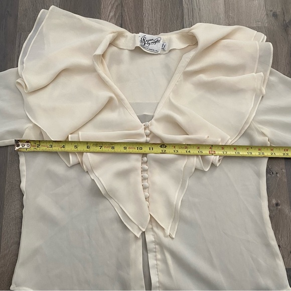 Vintage sheer blouse with ruffles and buttons down the front - Picture 3 of 6
